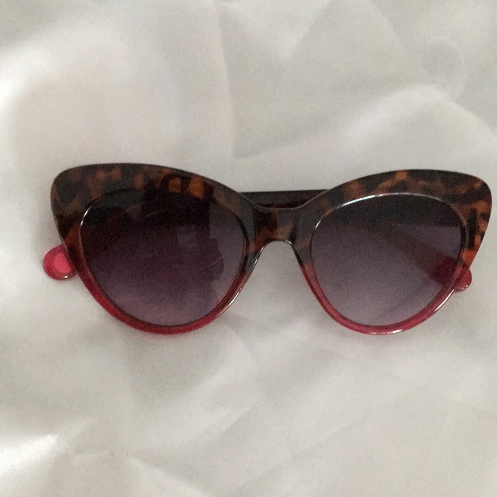 New BCBGeneration Tortoise Reddish Sunglasses Cats